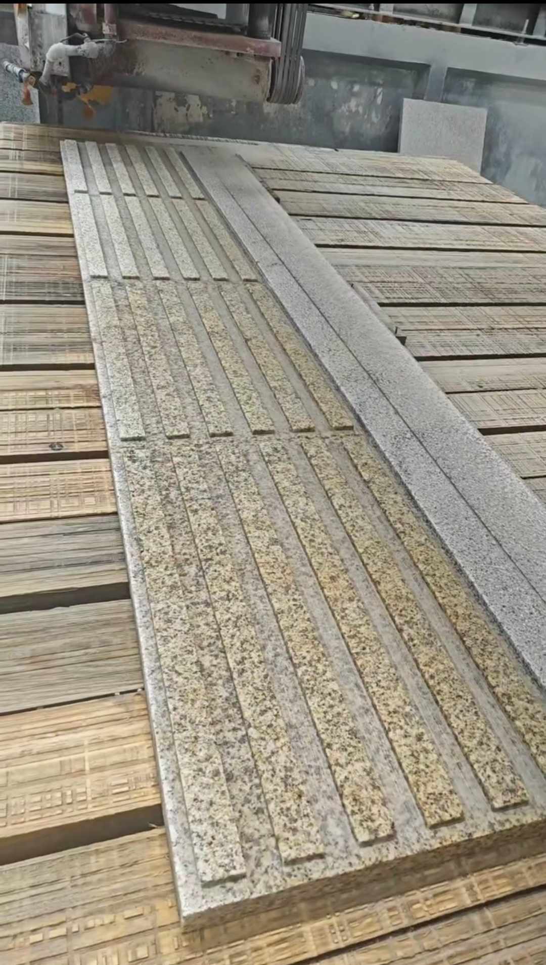大庆黄金麻盲道石 盲条