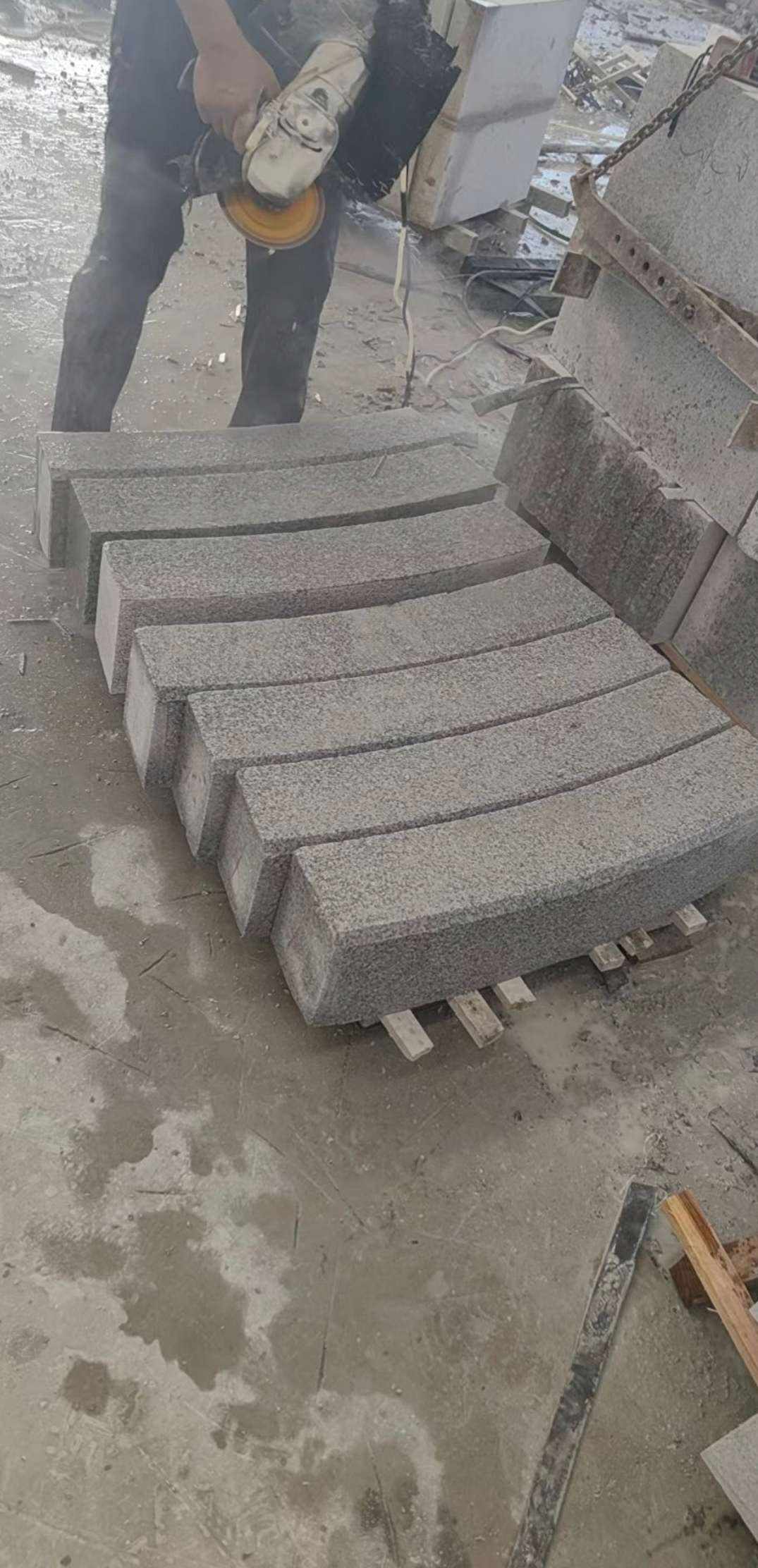 大庆芝麻白弧形路牙石