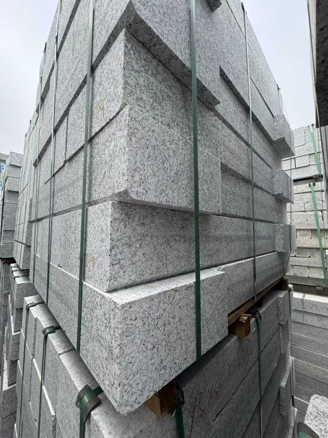 大庆芝麻白路牙石 马路牙子