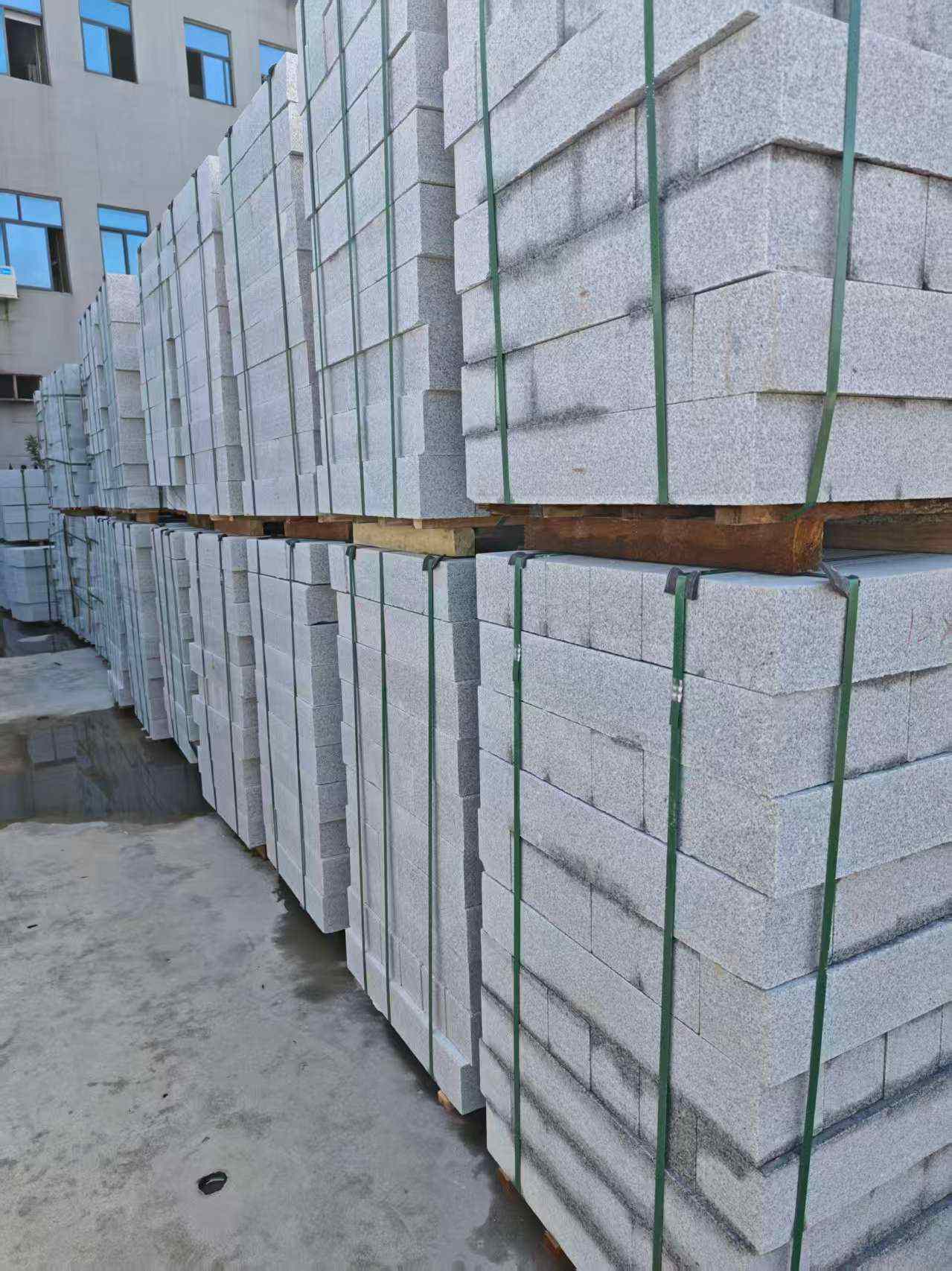 大庆芝麻白路牙石，路侧石