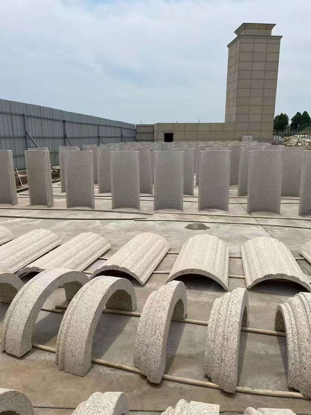 大庆黄金麻别墅柱皮 异形 线条定制